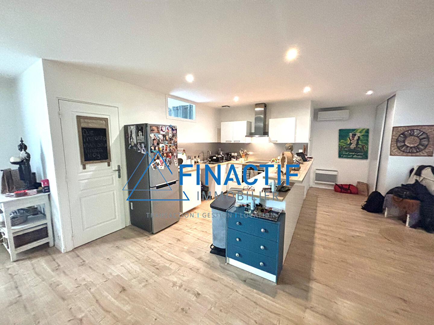 EGUILLES - T3 70 m² dans la zone d'activité