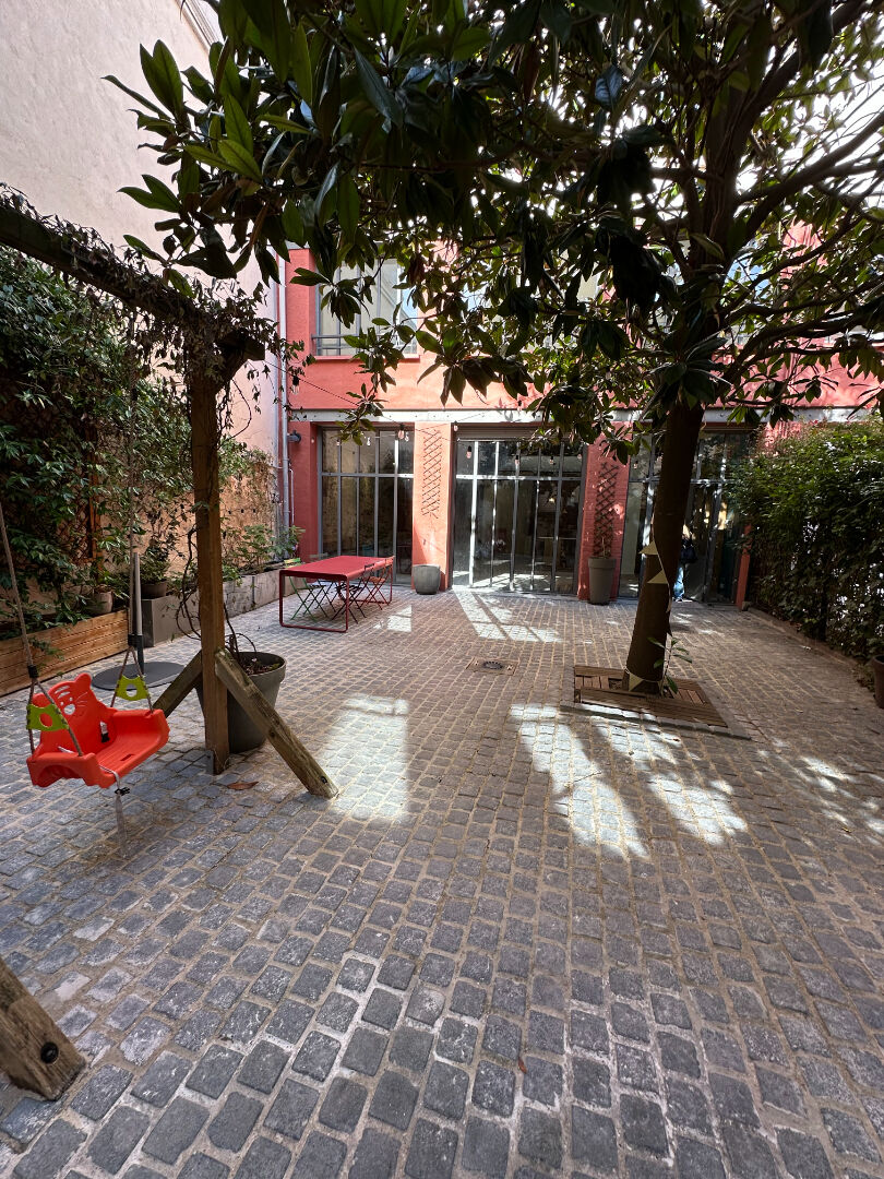 Maison style loft industriel avec terrasse