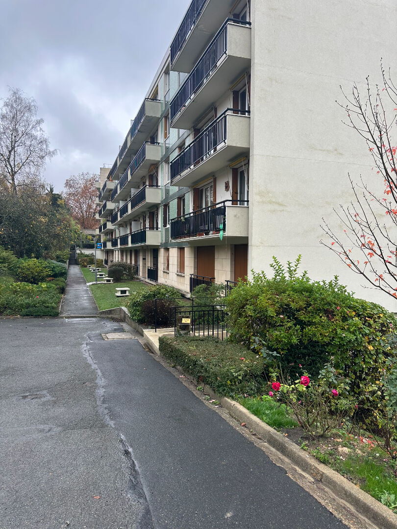 Photo Chaville - Beau 2 pièces de 44 m² avec parking et cave image 2/6