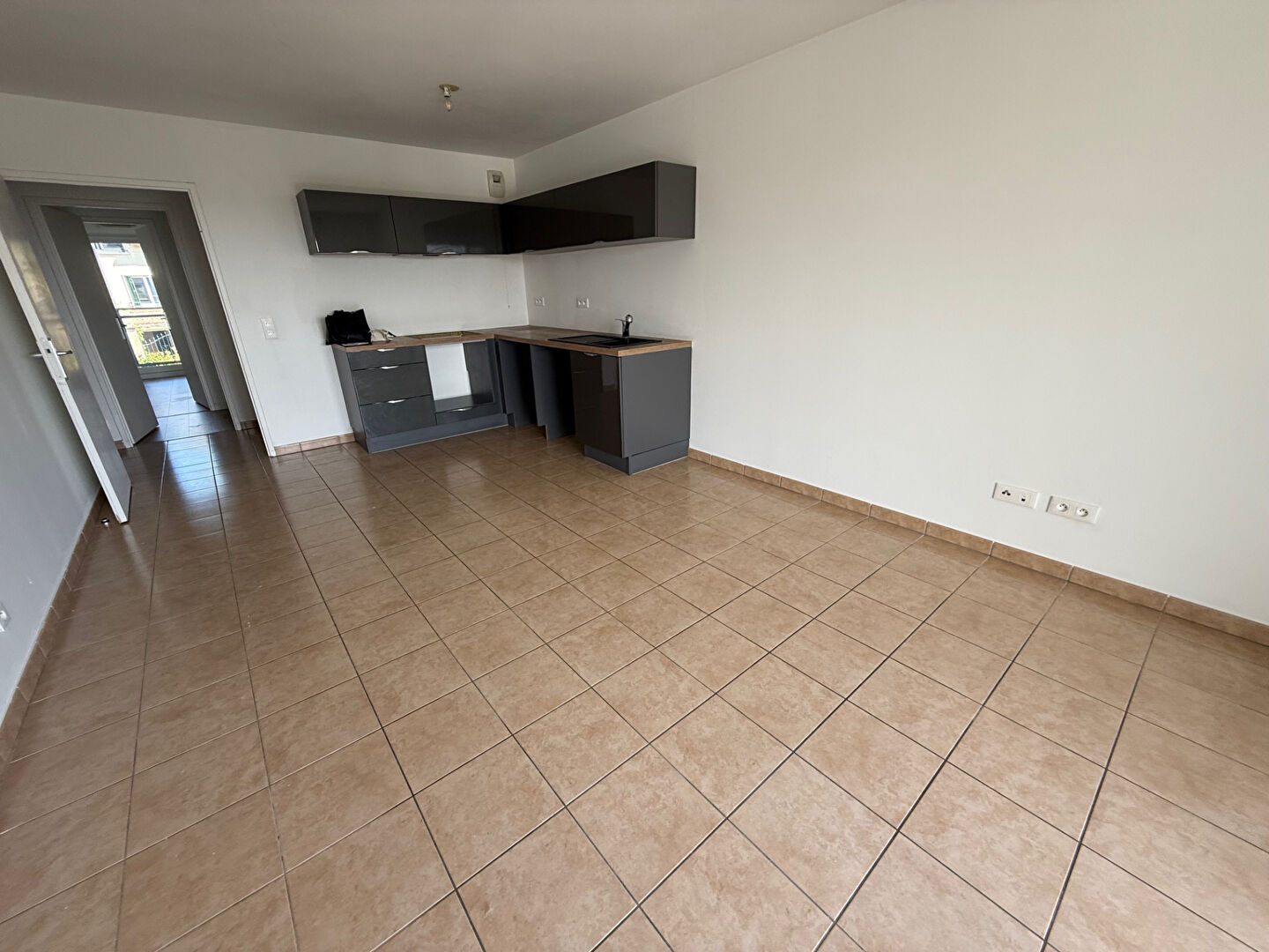 Photo Appartement  3 pièce(s) - SARTROUVILLE image 2/6