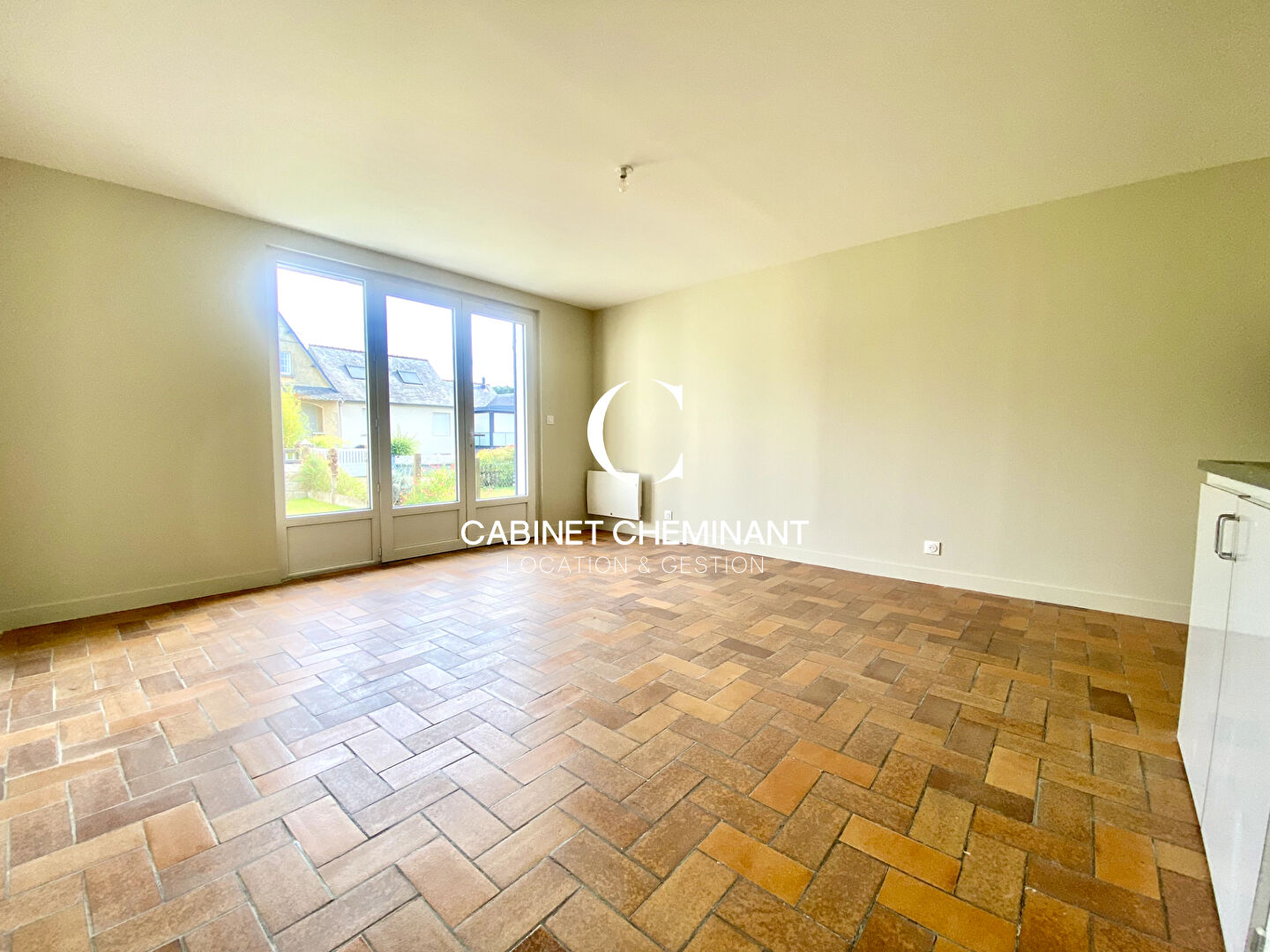 Photo À LOUER A LANCIEUX  APPARTEMENT T2 REZ DE CHAUSSÉE BALCON CAVE JARDIN image 3/6