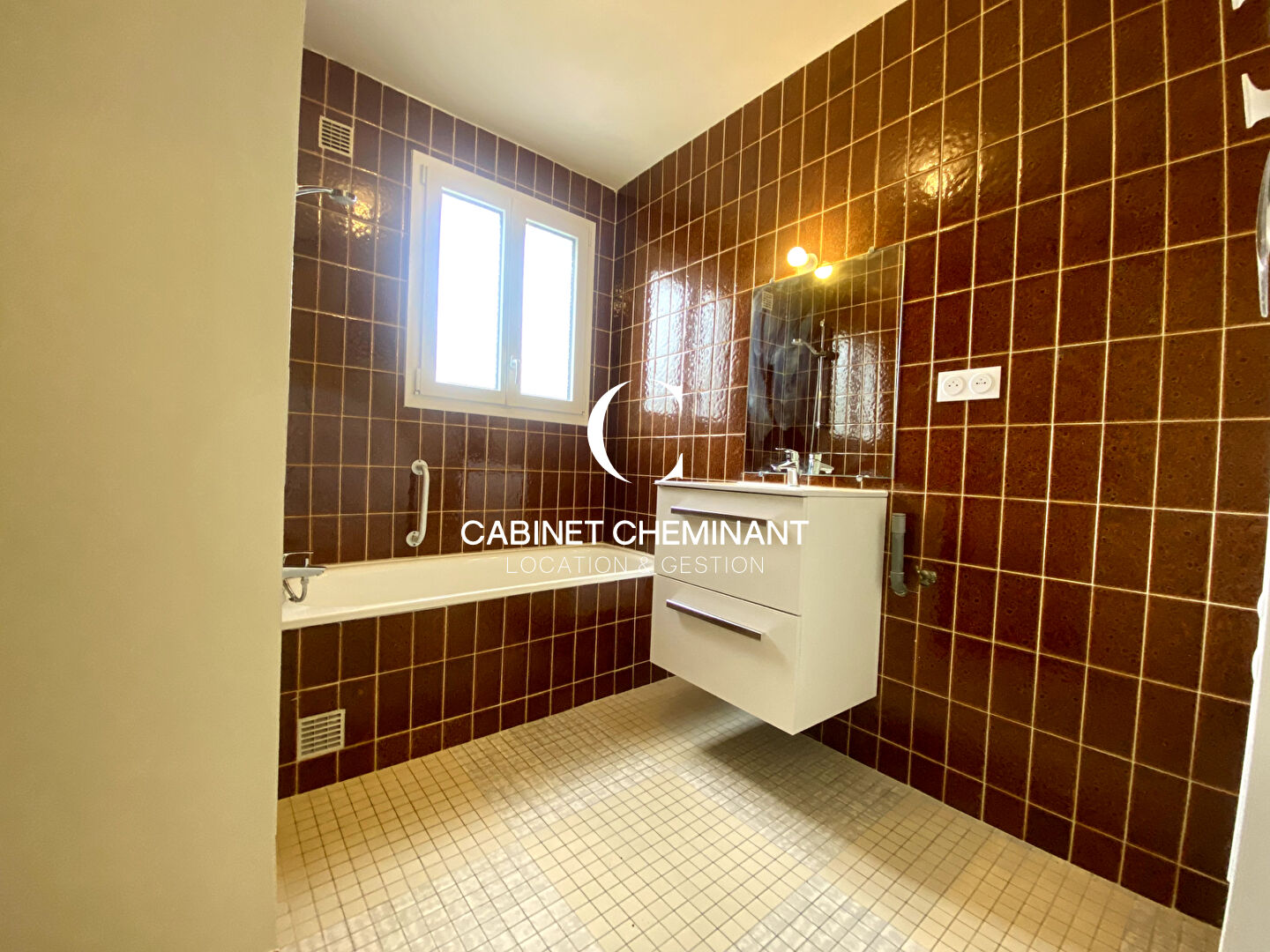 Photo À LOUER A LANCIEUX  APPARTEMENT T2 REZ DE CHAUSSÉE BALCON CAVE JARDIN image 5/6