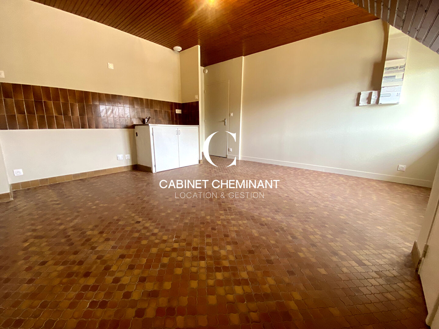 Photo A LOUER A LANCIEUX APPARTEMENT T2 1ER ÉTAGE image 2/6