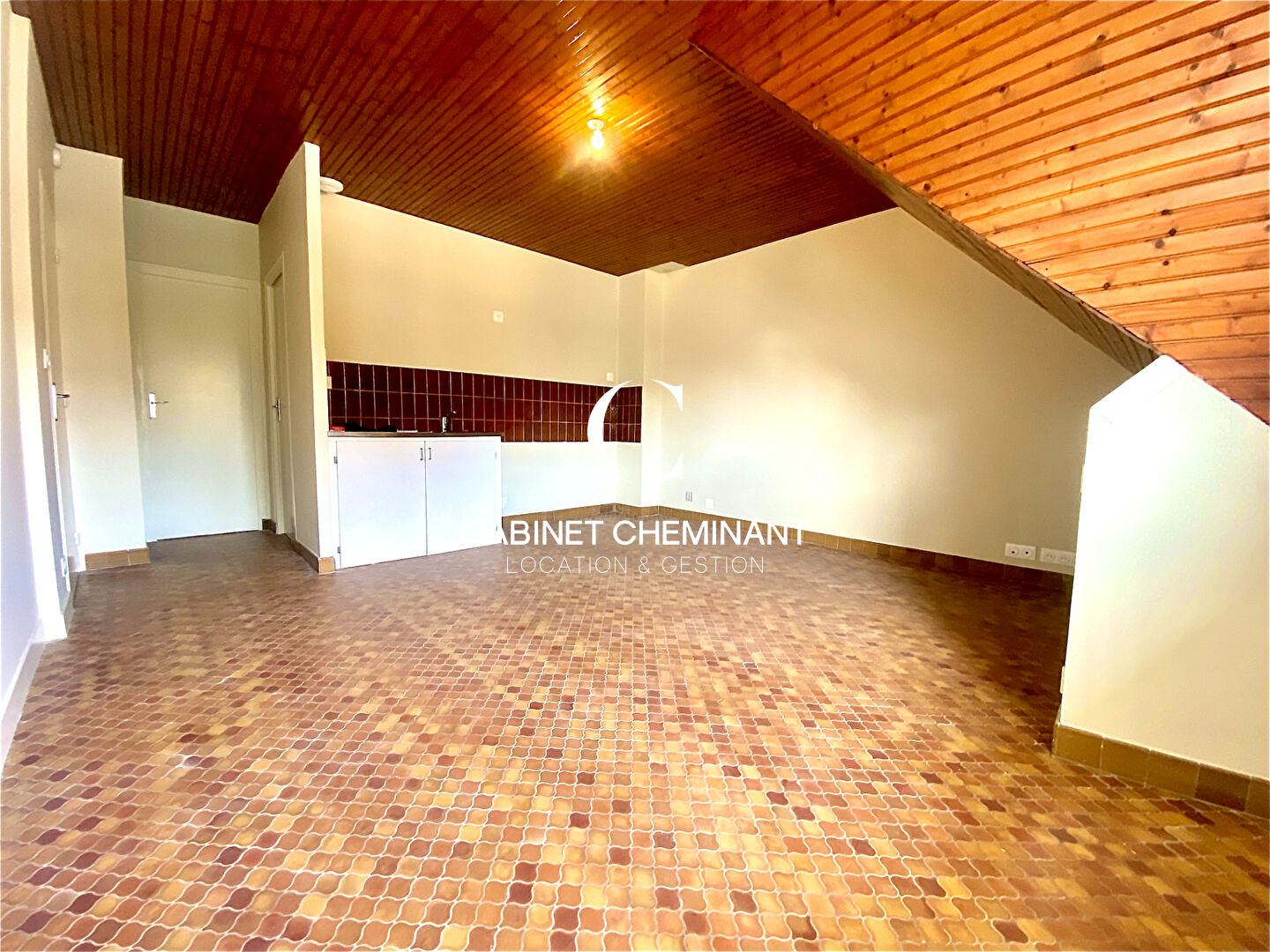 Photo À LOUER À LANCIEUX APPARTEMENT T2 1ER ÉTAGE image 1/5