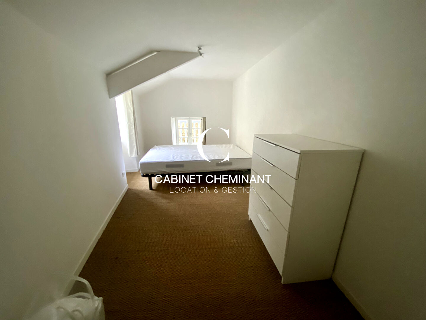 Photo A LOUER A DINAN APPARTEMENT T2 MEUBLE DE 33M2 image 4/6