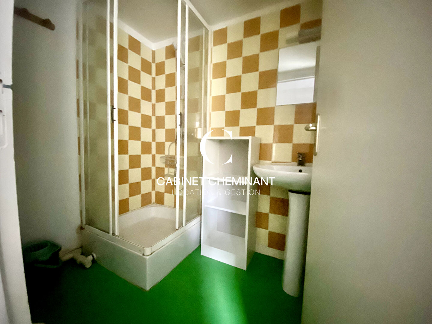 Photo A LOUER A DINAN APPARTEMENT T2 MEUBLE DE 33M2 image 5/6