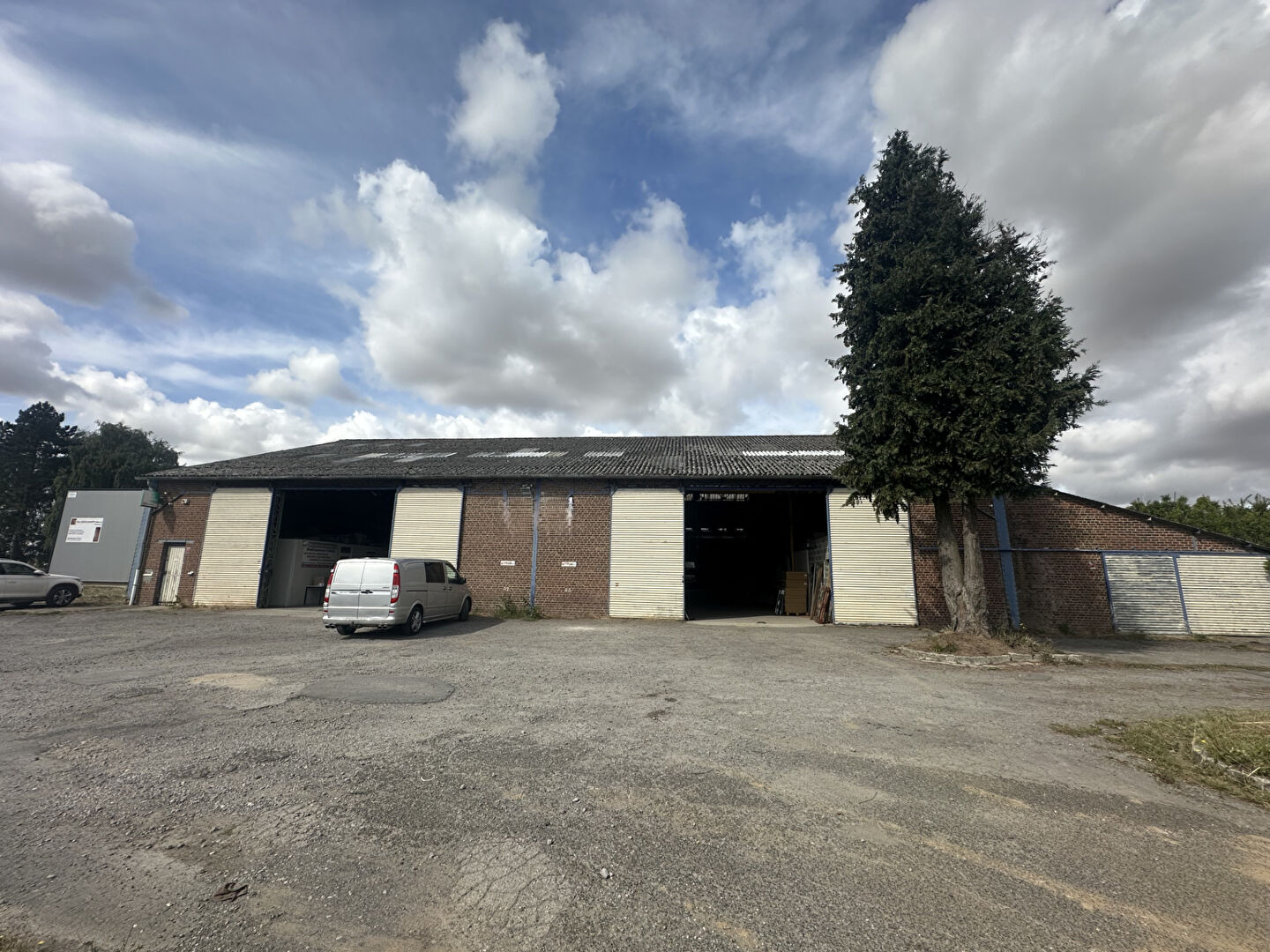 Entrepôt / local industriel  900 m2