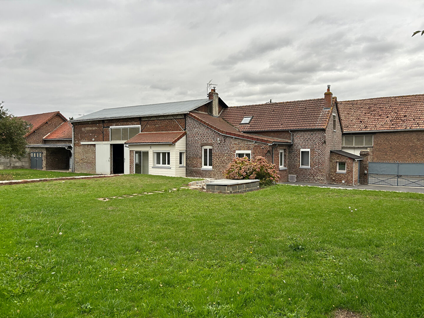 Photo CORPS DE FERME Bullecourt image 2/6