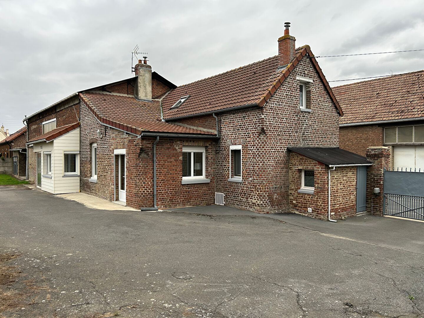 Photo CORPS DE FERME Bullecourt image 3/6