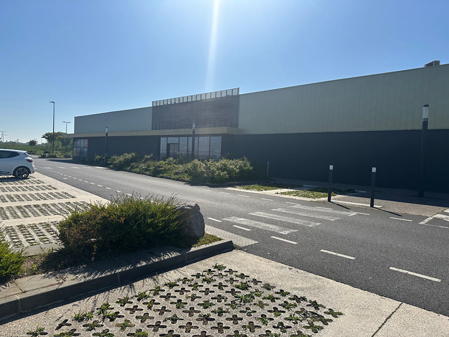 Local commercial Montivilliers 1200 m2