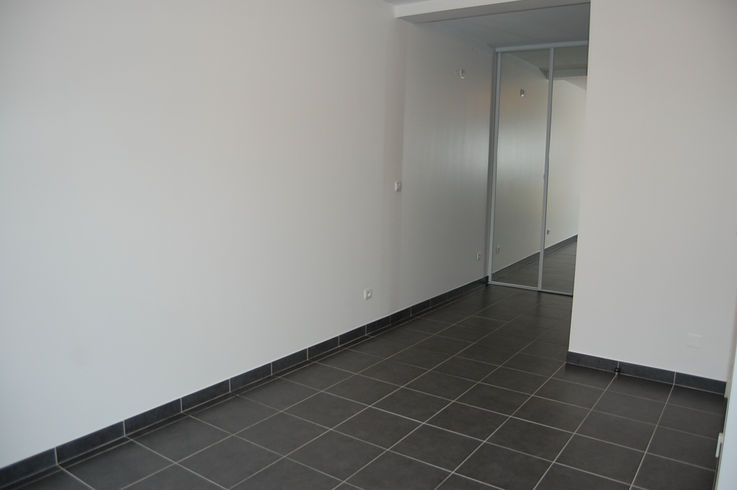 Photo APPARTEMENT LE PLESSIS BOUCHARD - 1 pièce(s) - 28 m2 image 4/6