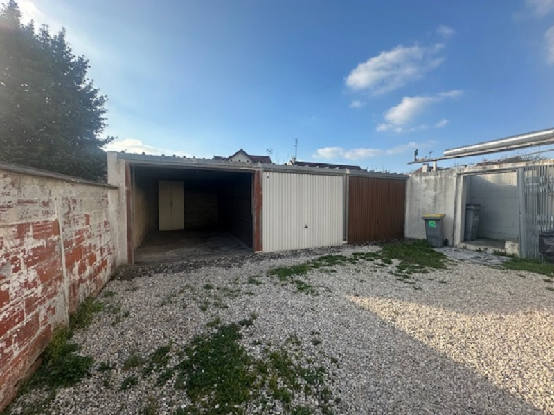 Photo Parking / box Franconville image 1/2