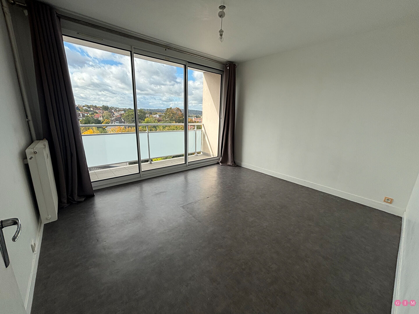 Photo POISSY image 2/6