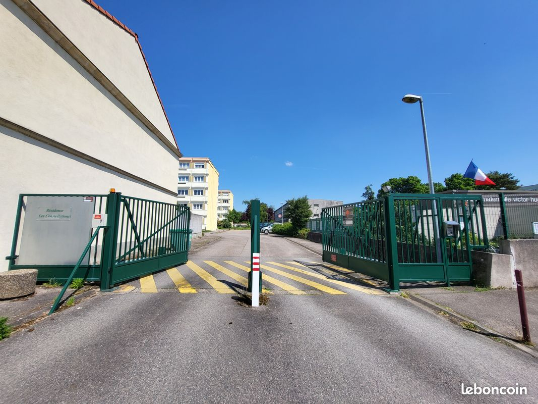 STUDIO Saint Max avec PARKING