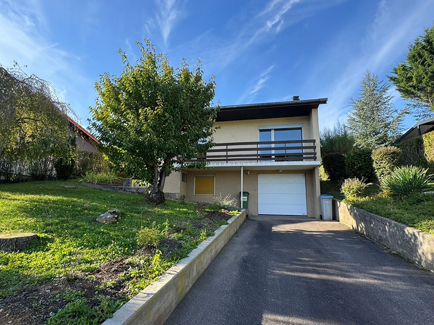 CHAMPIGNEULLES MAISON FAMILIALE AVEC JARDIN  A RENOVER
