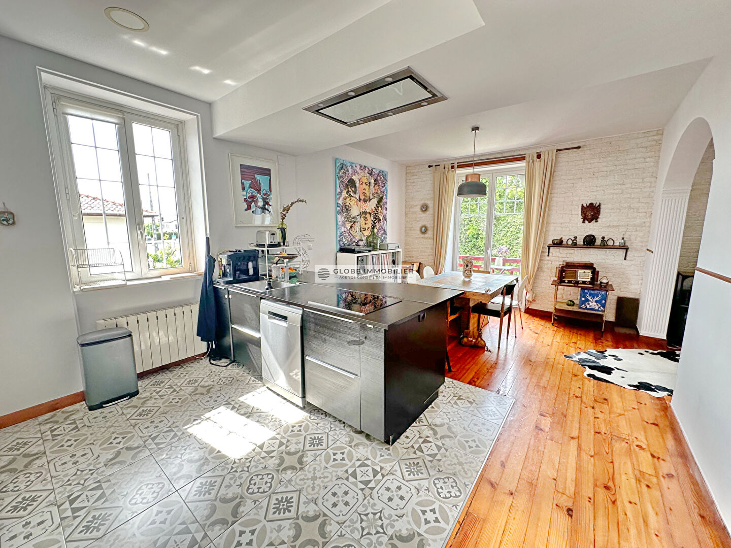 Hendaye vaste T4  traversant 92 m² terrasse balcons Parking