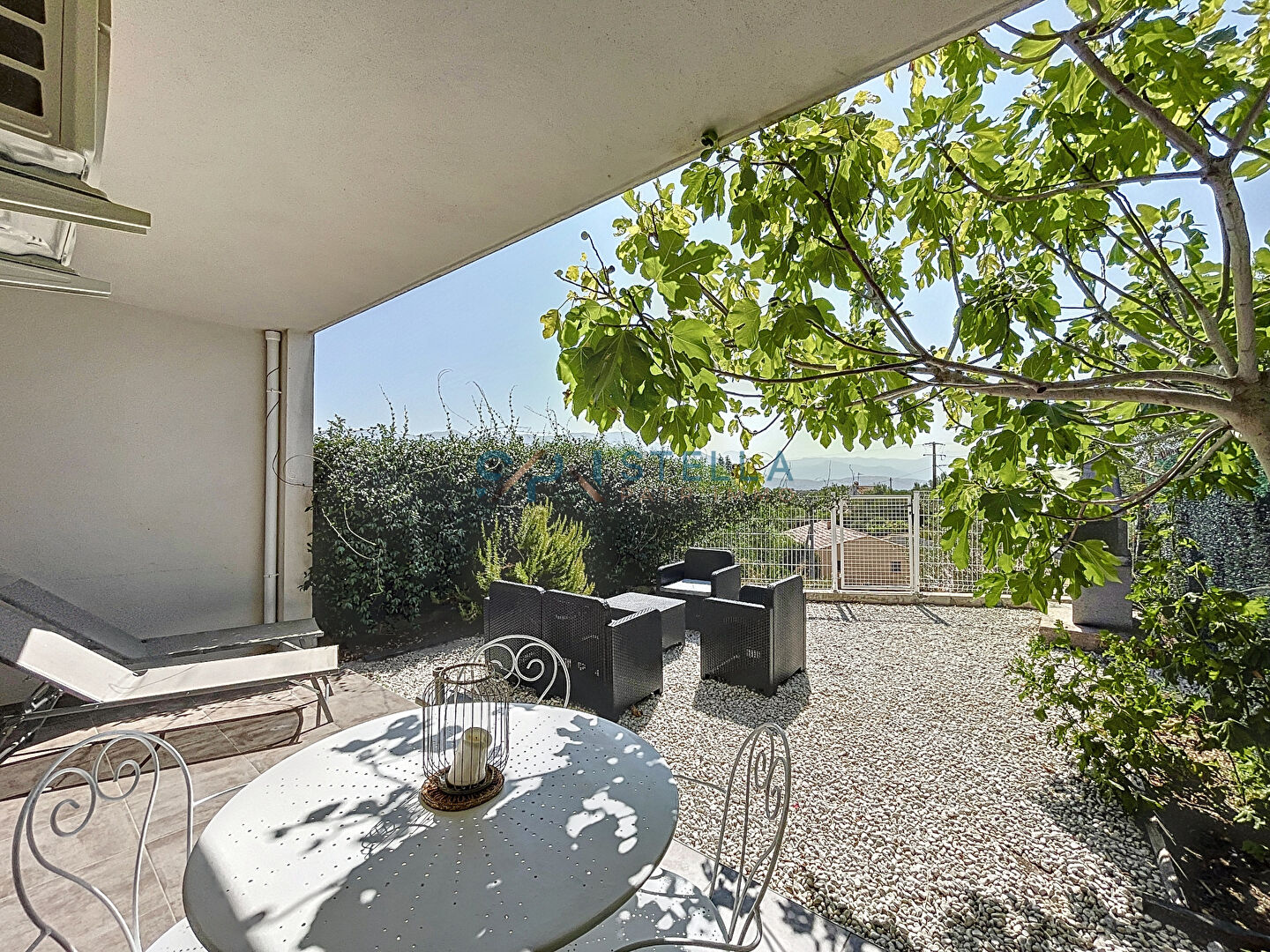 Location T2 Meublé avec Jardin Privatif à Afa