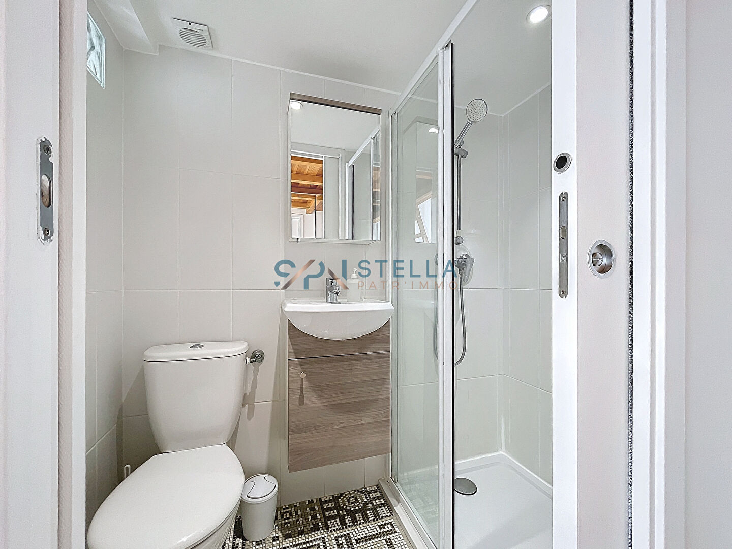 Photo Charmant Studio Meublé - Secteur Laetitia image 4/5