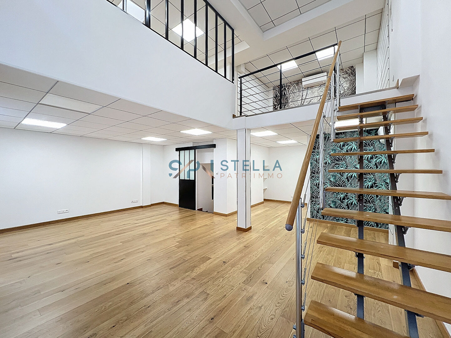 Photo À louer : Local en duplex moderne de 95 m² Avenue Beverini Vico image 1/6