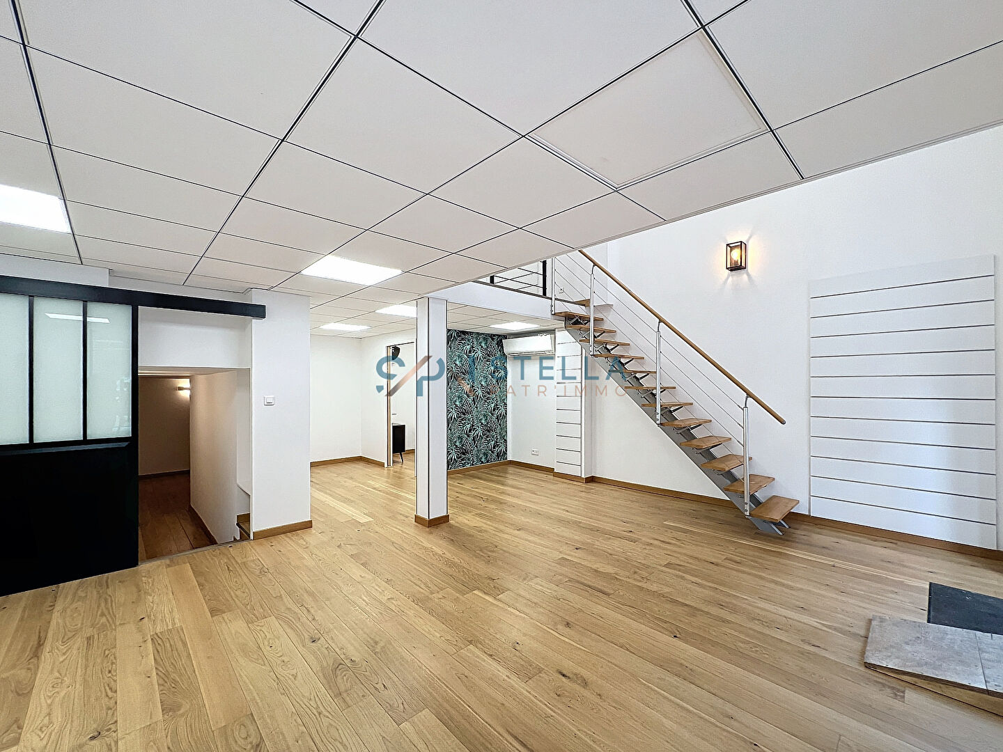 Photo À louer : Local en duplex moderne de 95 m² Avenue Beverini Vico image 2/6