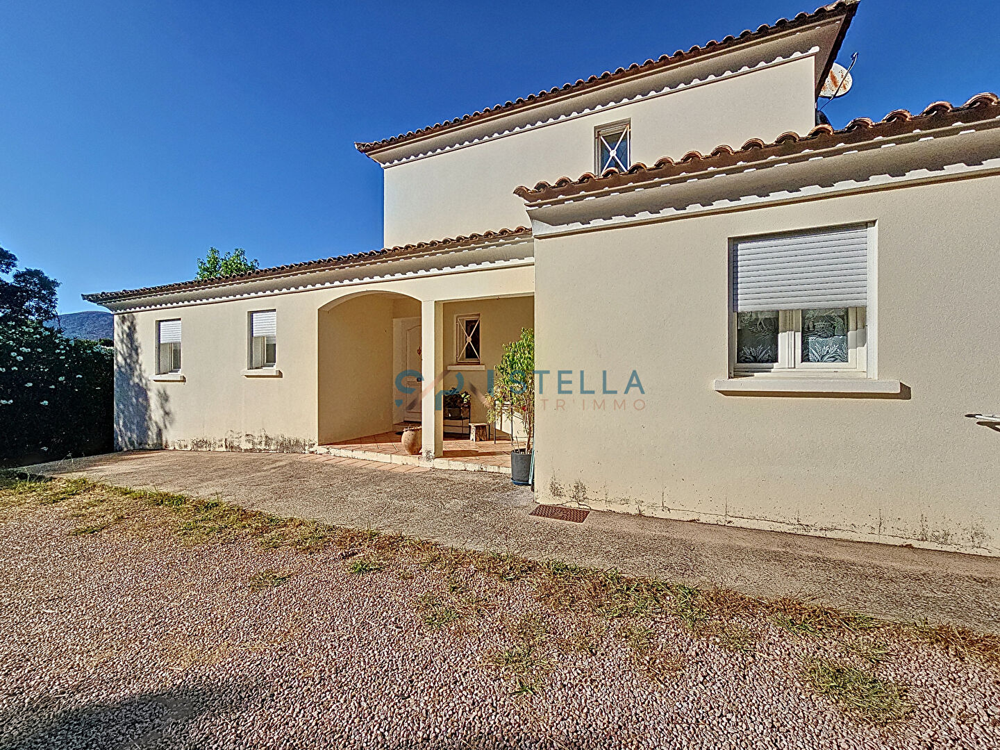 Photo À Vendre - Villa Familiale de 255 m² avec Vue Mont Gozzi - Alata image 2/6