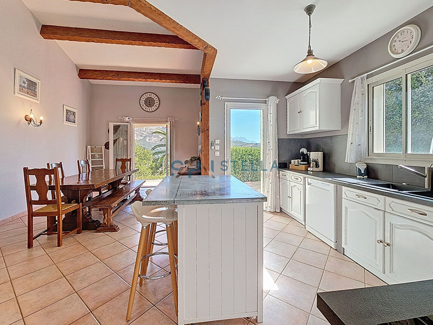 Photo À Vendre - Villa Familiale de 255 m² avec Vue Mont Gozzi - Alata image 3/6