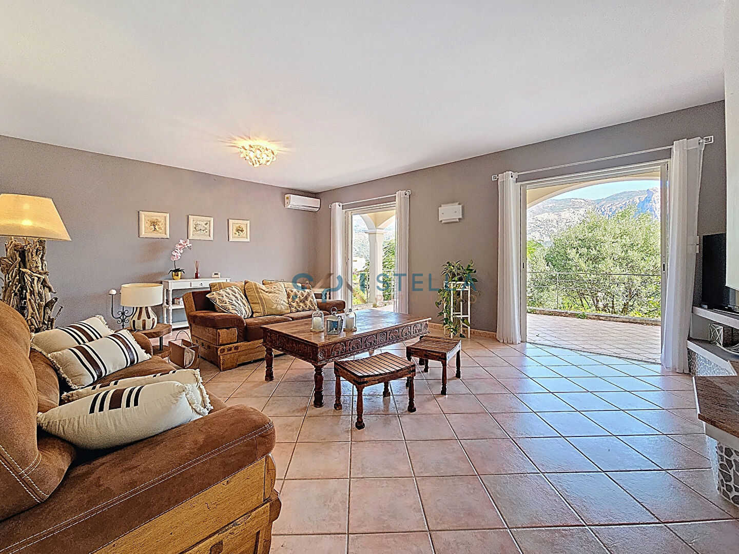 Photo À Vendre - Villa Familiale de 255 m² avec Vue Mont Gozzi - Alata image 4/6