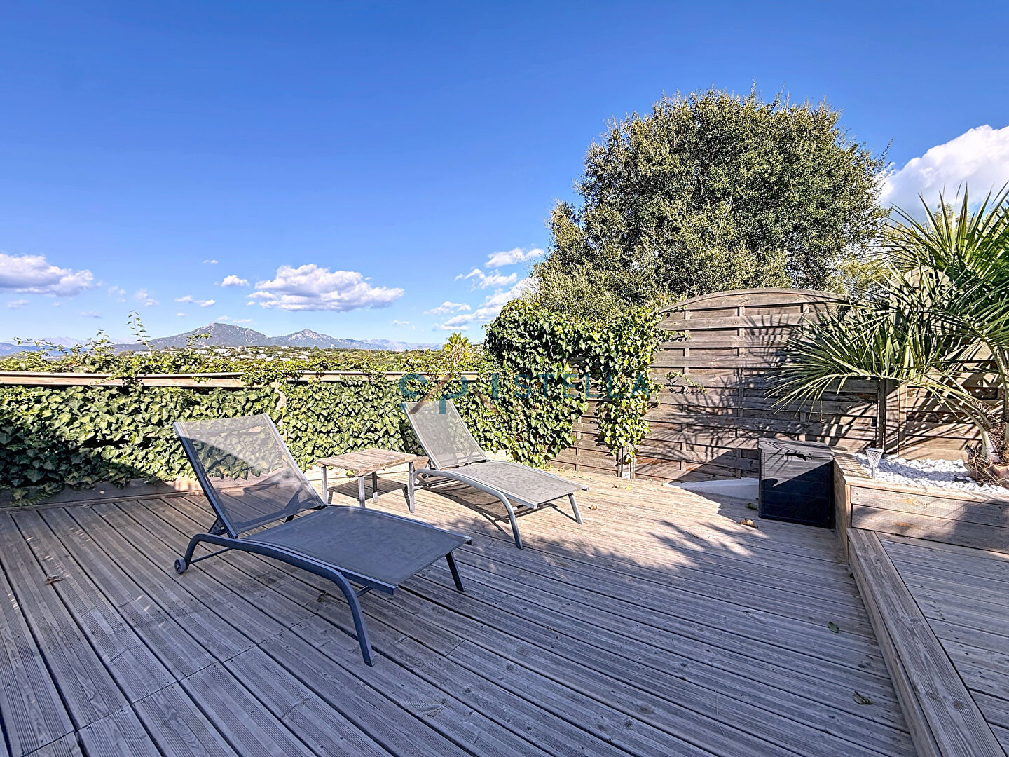 Maison duplex rénovée avec jardin, centre de Porticcio