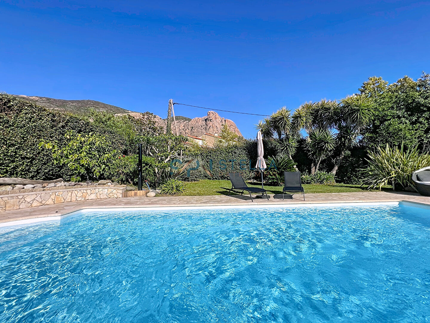 Superbe villa avec piscine et  spa dans une secteur calme et recherché !