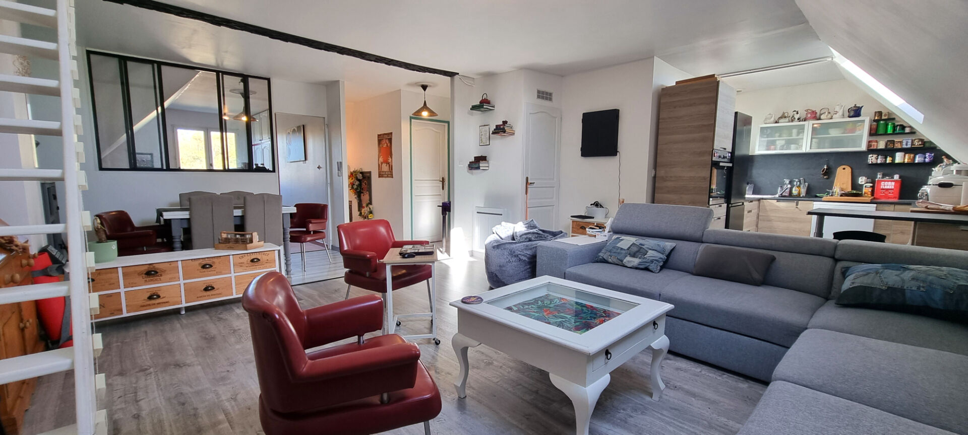 UN APPARTEMENT QUI NE MANQUE PAS DE VOLUME