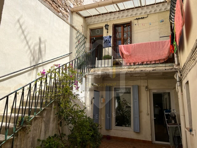 Nimes, immeuble composé de 4 logements