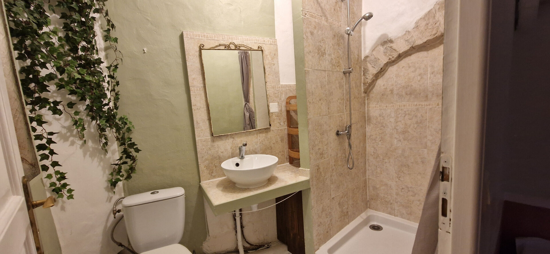 Photo En rez de chaussée appartement,  28.5 m² rénové et meublé image 3/6