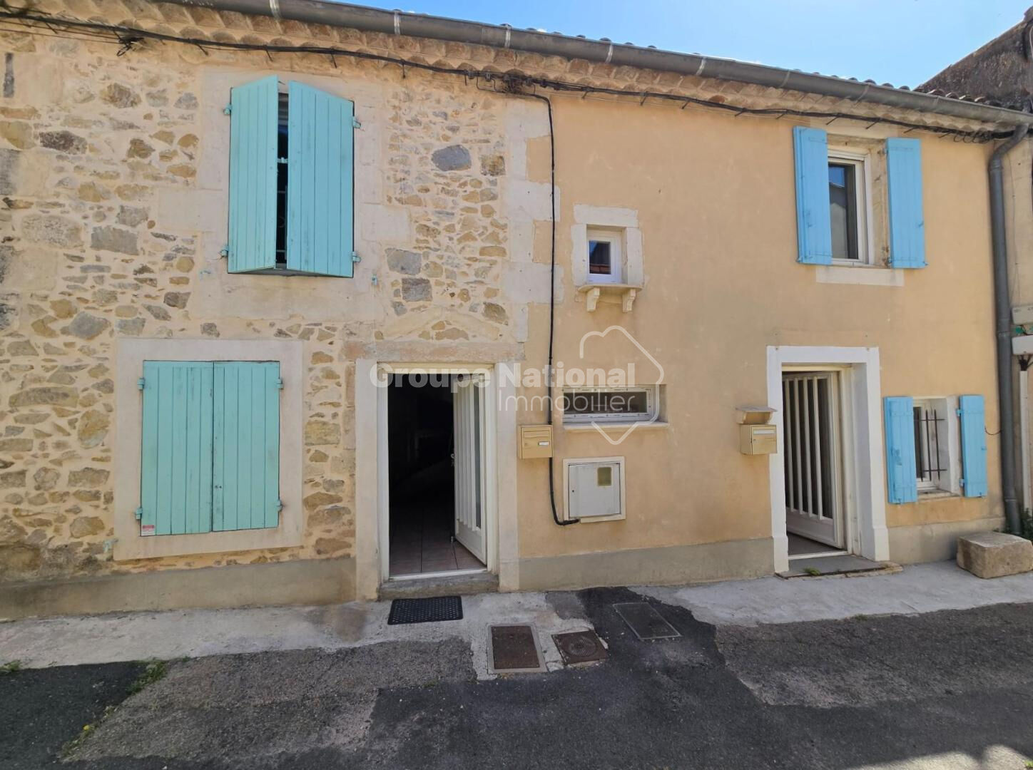 2 maisons avec jardinet et garage à Jonquieres Saint Vincent