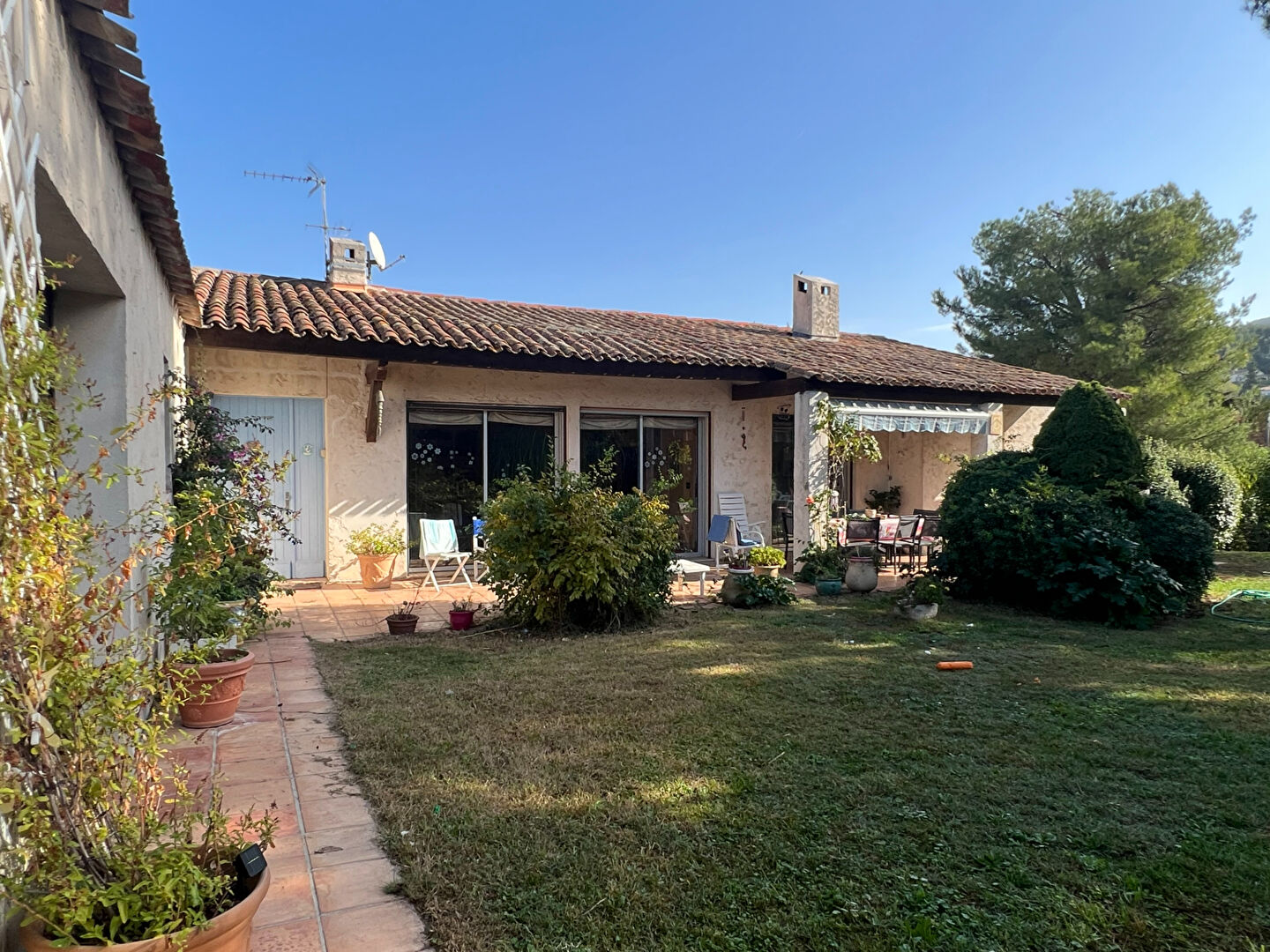Photo maison T5 de170 m² ET sous-sol de 87 m²  et garage sur 1100 m² de terrain à ALLAUCH 13190 image 3/6