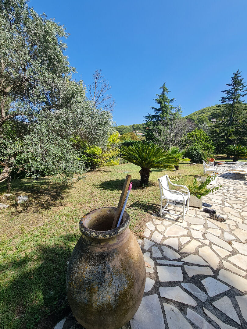 Photo maison T5 de170 m² ET sous-sol de 87 m²  et garage sur 1100 m² de terrain à ALLAUCH 13190 image 4/6