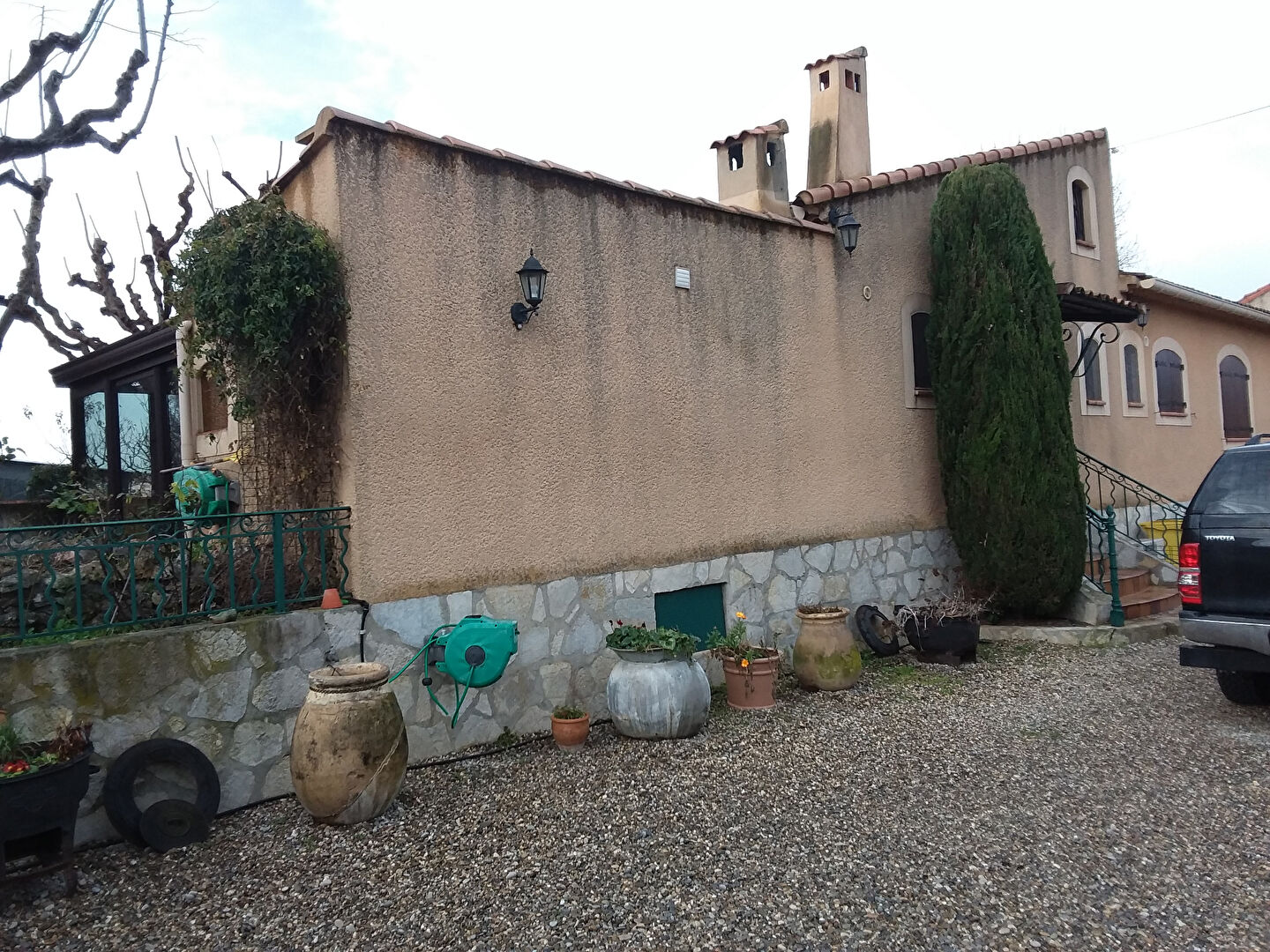 Maison de 180 m² de plain-pied T6  avec garage, piscine à louer à usage commercial ou professionnel à MARSEILLE 13013