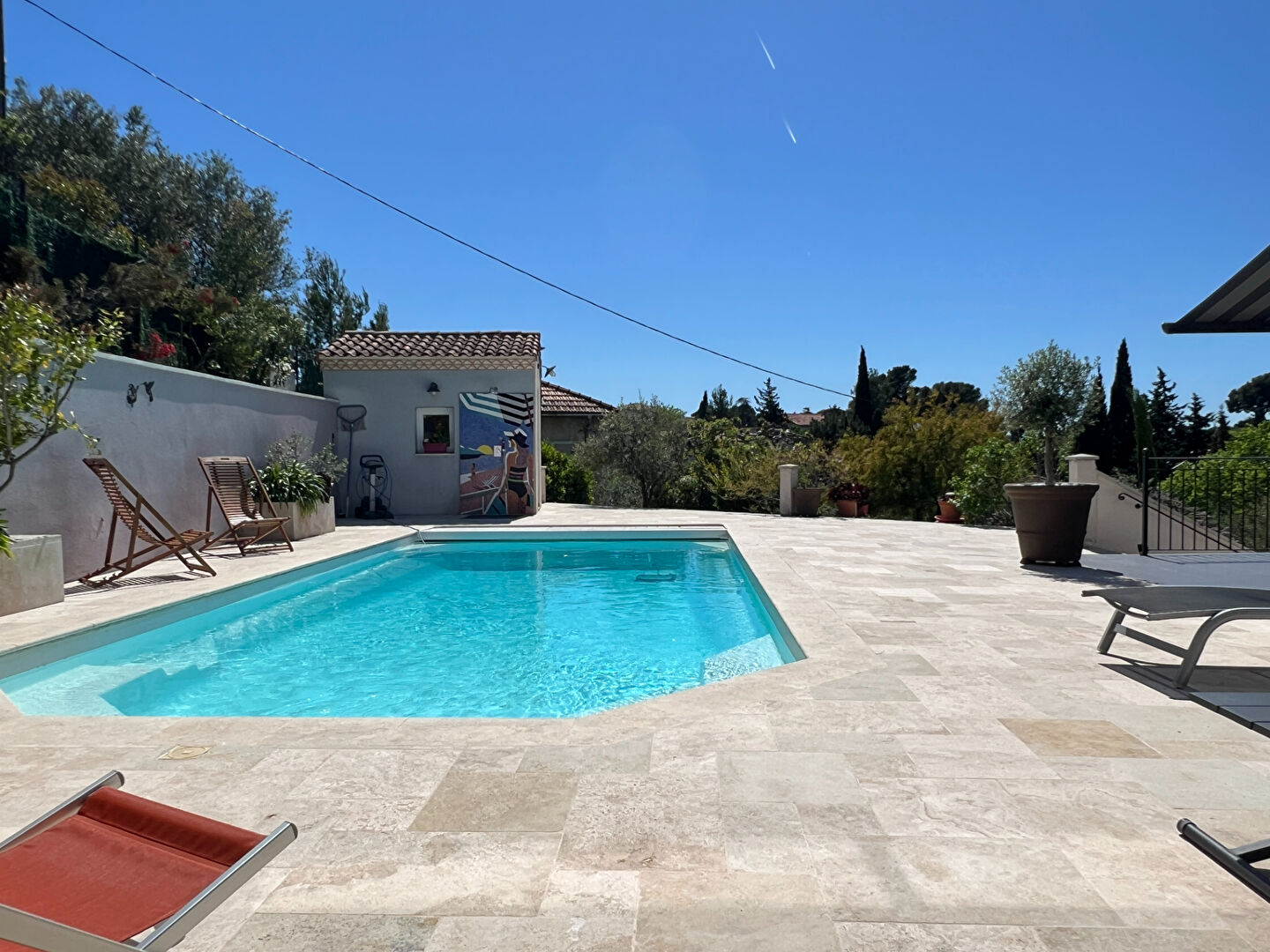 Photo Maison  d'architecte de 170 m² R+1 avec piscine terrasse, sous-sol et garage sur 865 m² de terrain à ALLAUCH 13190 image 2/6