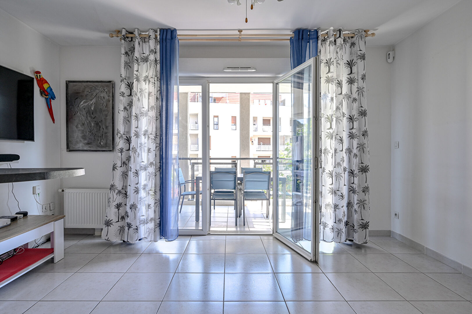Appartement T2 de 43m2 avec une terrasse de 10m2 et 1 parking en sous-sol à Marseille