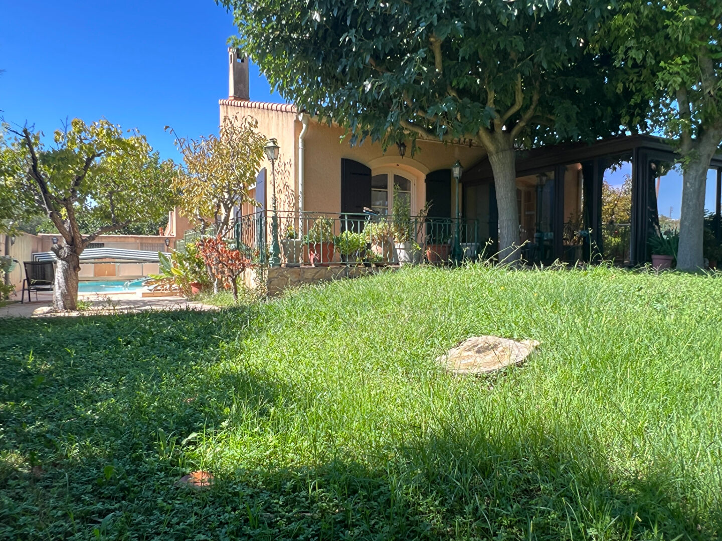 Maison de 180 m² de plain-pied T6  avec garage, piscine à MARSEILLE 13013