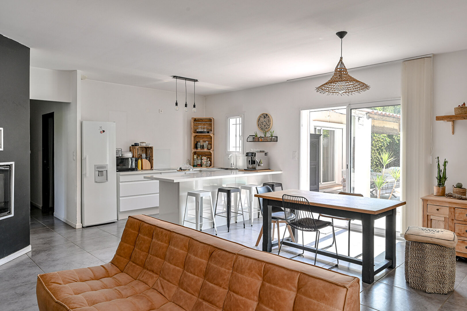 Photo Villa T6 de 151 m² de plain pied sur 1000m² de terrain arboré avec une grande piscine à GEMENOS 13420 image 6/6