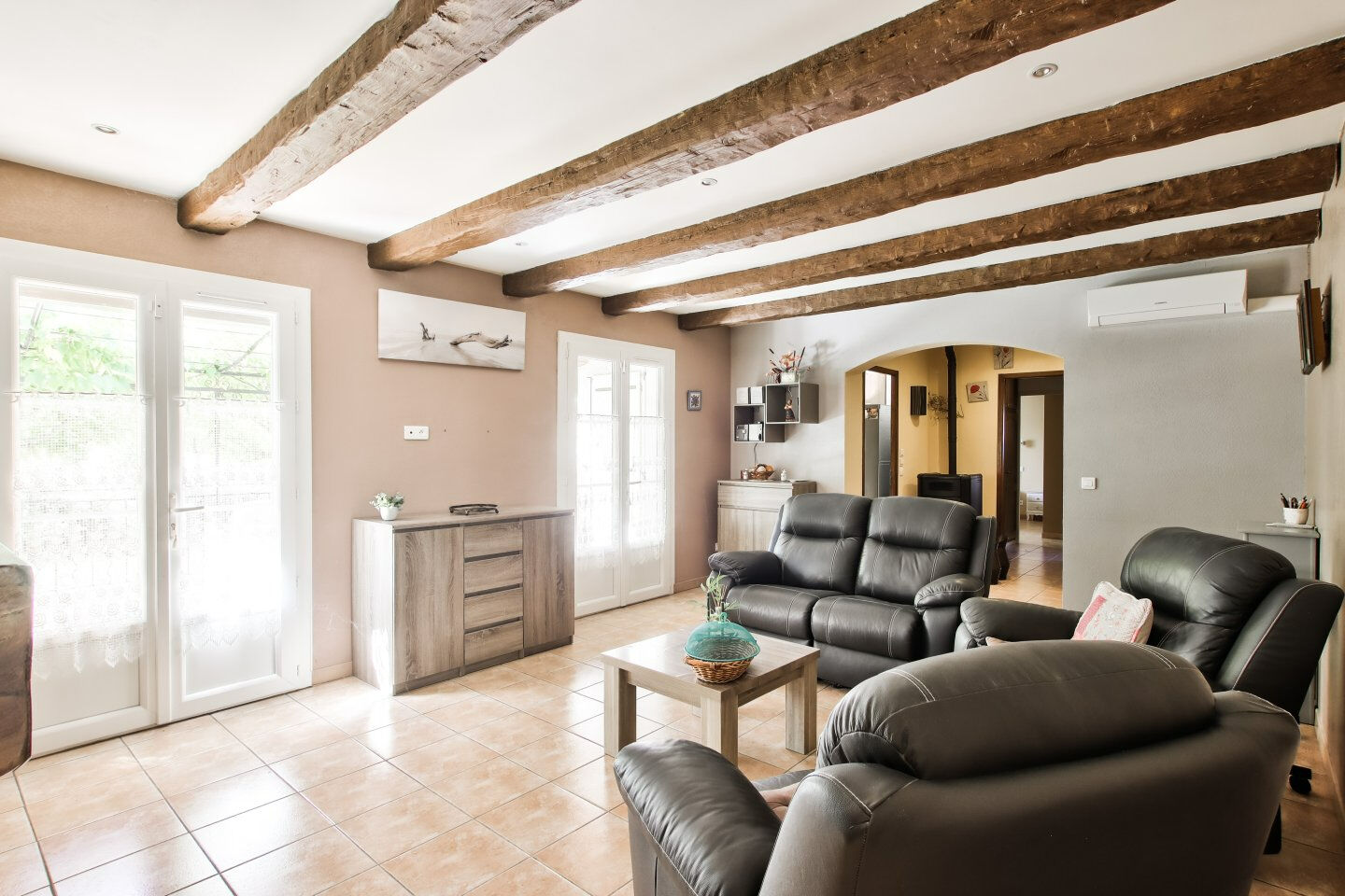 Photo Maison de plain pied T4 de 92 m² sur 1000 m² de terrain avec 2 garages et dépendances à TAVERNES 83670 image 4/6