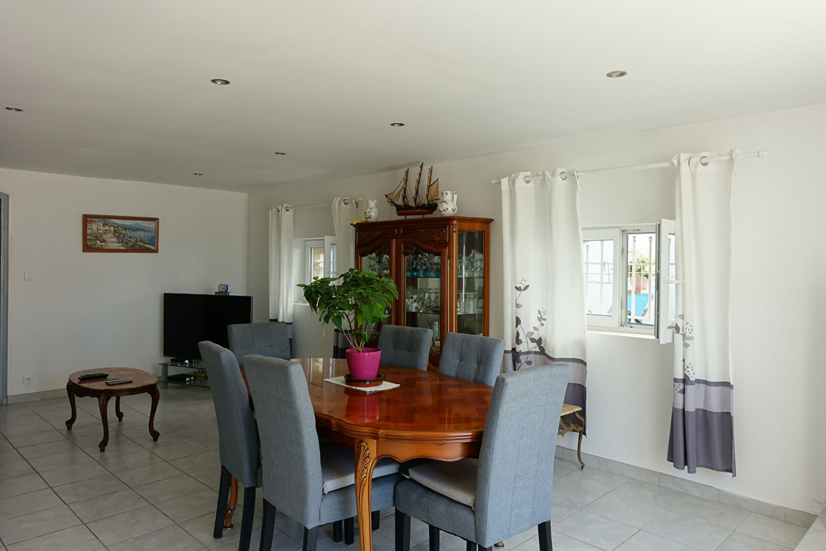 Photo APPARTEMENT T2/3 RDJ DE 80 m²  avec 112 m² de jardin, portail électrique à Plan de Cuques 13380 image 2/6