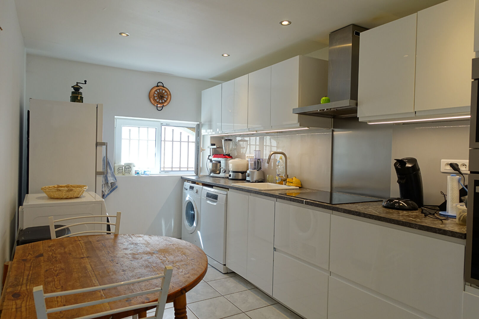 Photo APPARTEMENT T2/3 RDJ DE 80 m²  avec 112 m² de jardin, portail électrique à Plan de Cuques 13380 image 3/6