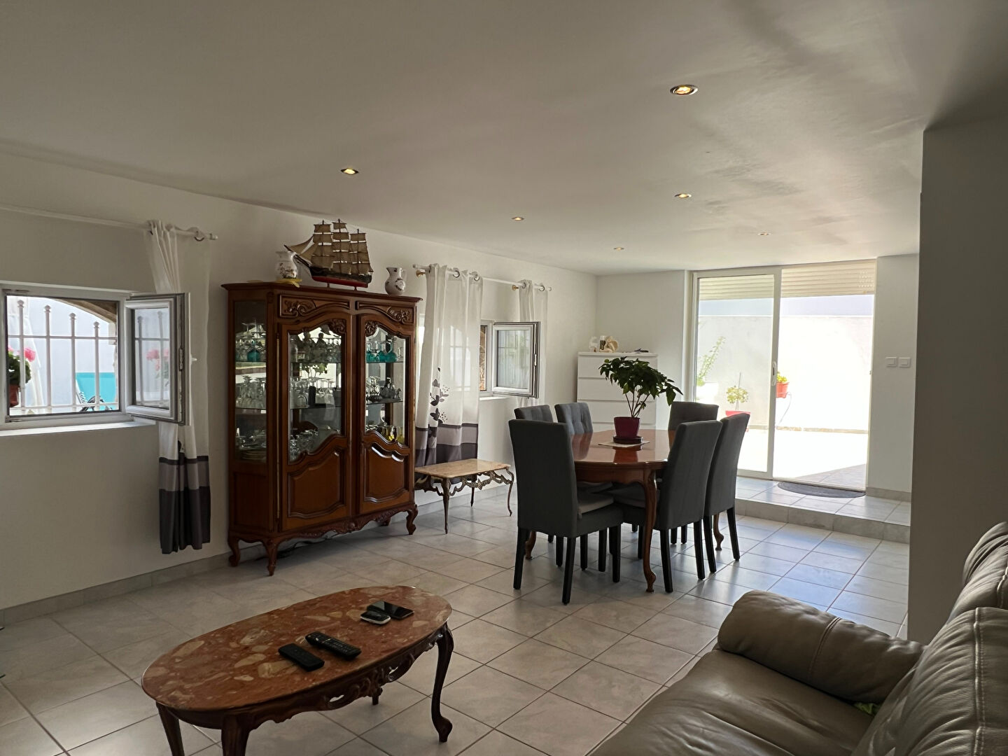 Photo APPARTEMENT T2/3 RDJ DE 80 m²  avec 112 m² de jardin, portail électrique à Plan de Cuques 13380 image 6/6