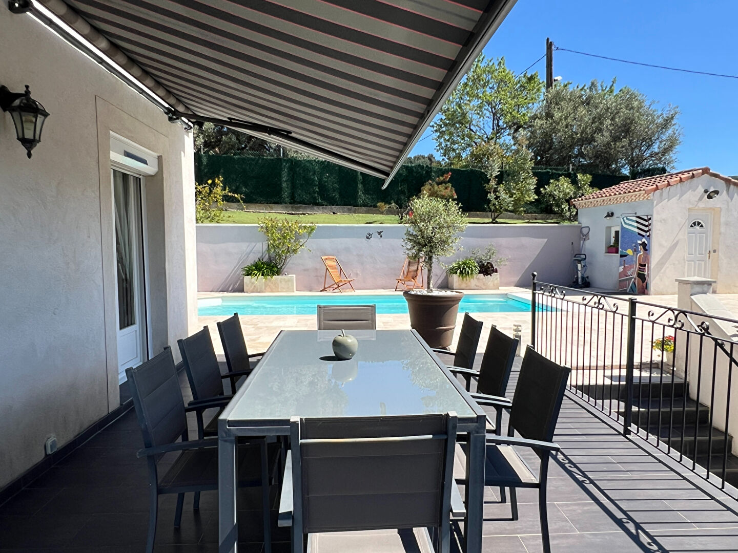 Photo Maison  d'architecte de 170 m² R+1 avec piscine terrasse, sous-sol et garage sur 865 m² de terrain à ALLAUCH 13190 image 4/6