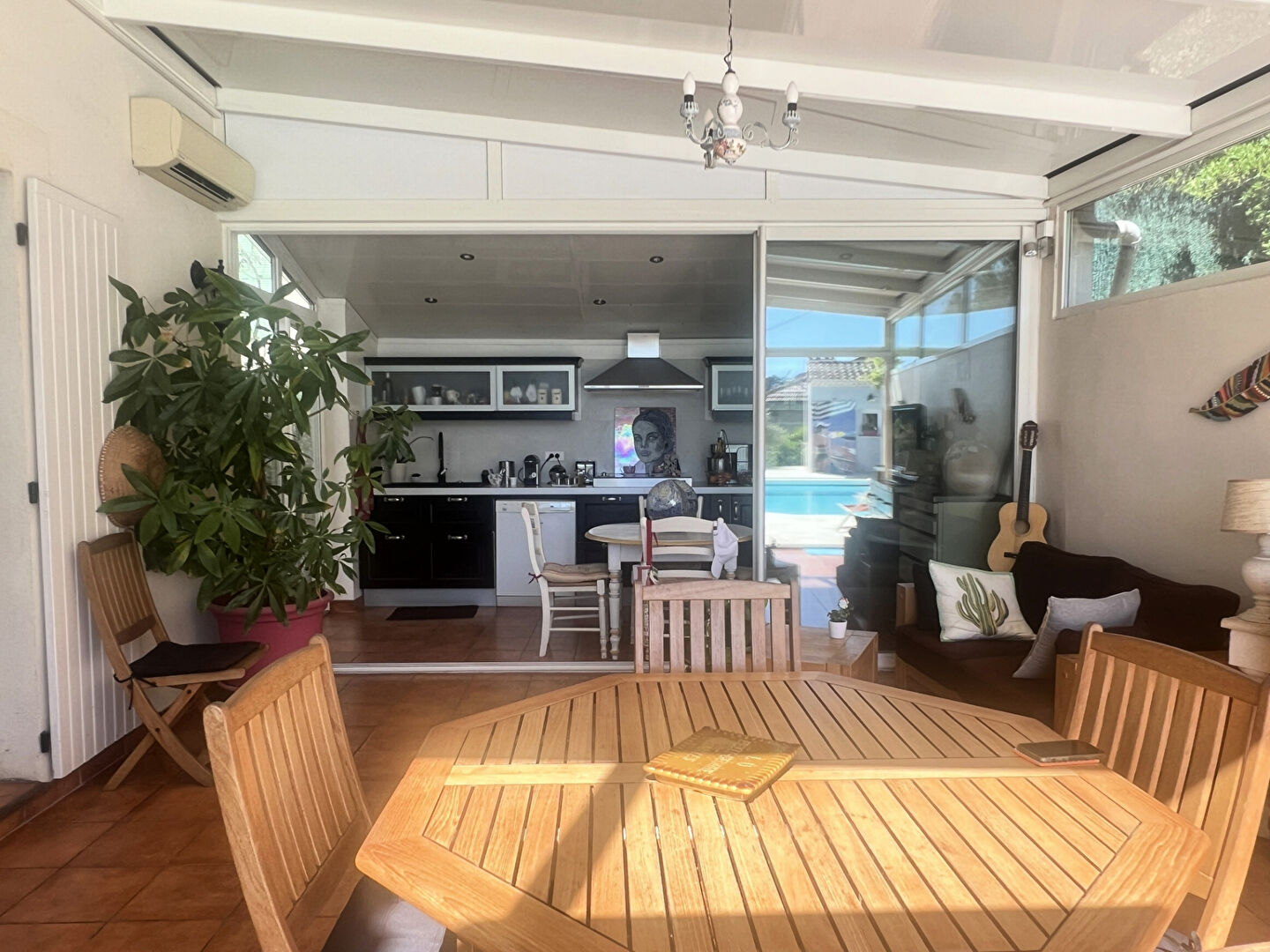 Photo Maison  d'architecte de 170 m² R+1 avec piscine terrasse, sous-sol et garage sur 865 m² de terrain à ALLAUCH 13190 image 6/6