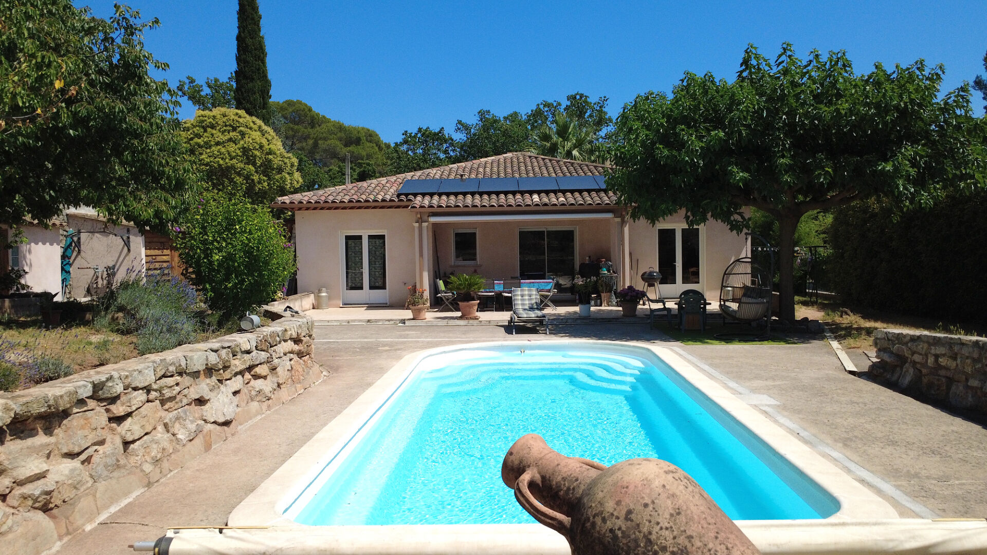 Villa plain pied 5 pièce(s) - 121 m2 - avec dépendance