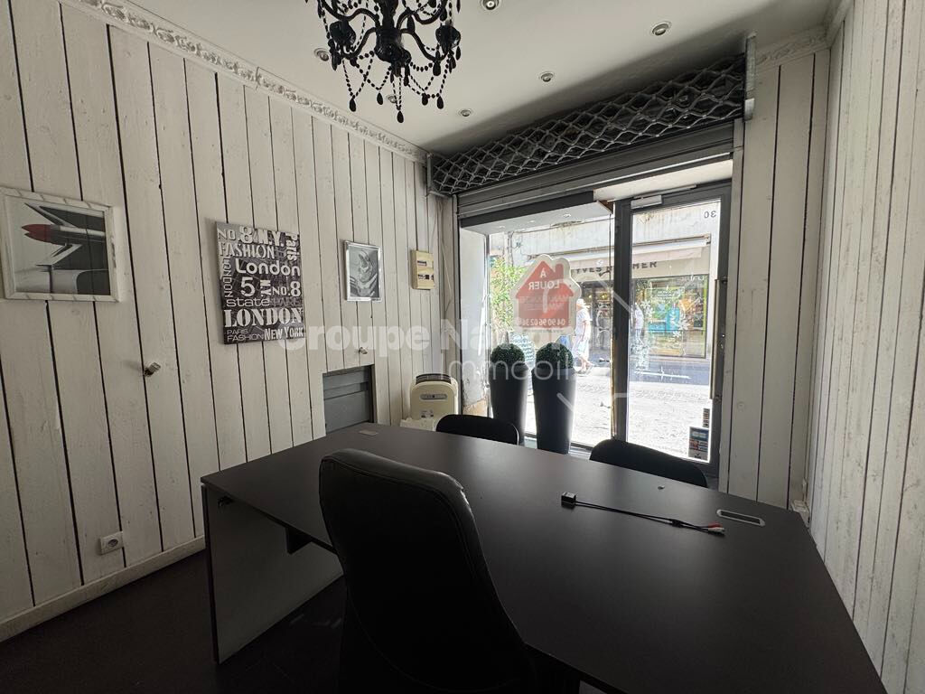 Photo LOCAL COMMERCIAL RUE DE LA REPUBLIQUE image 3/6