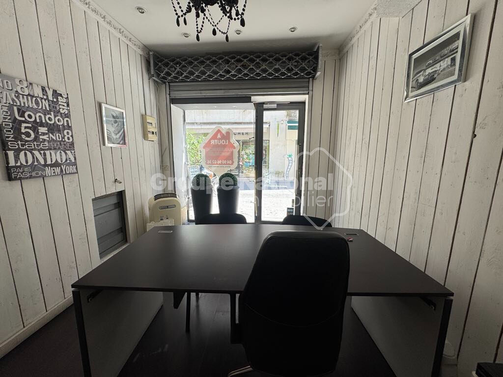 Photo LOCAL COMMERCIAL RUE DE LA REPUBLIQUE image 4/6