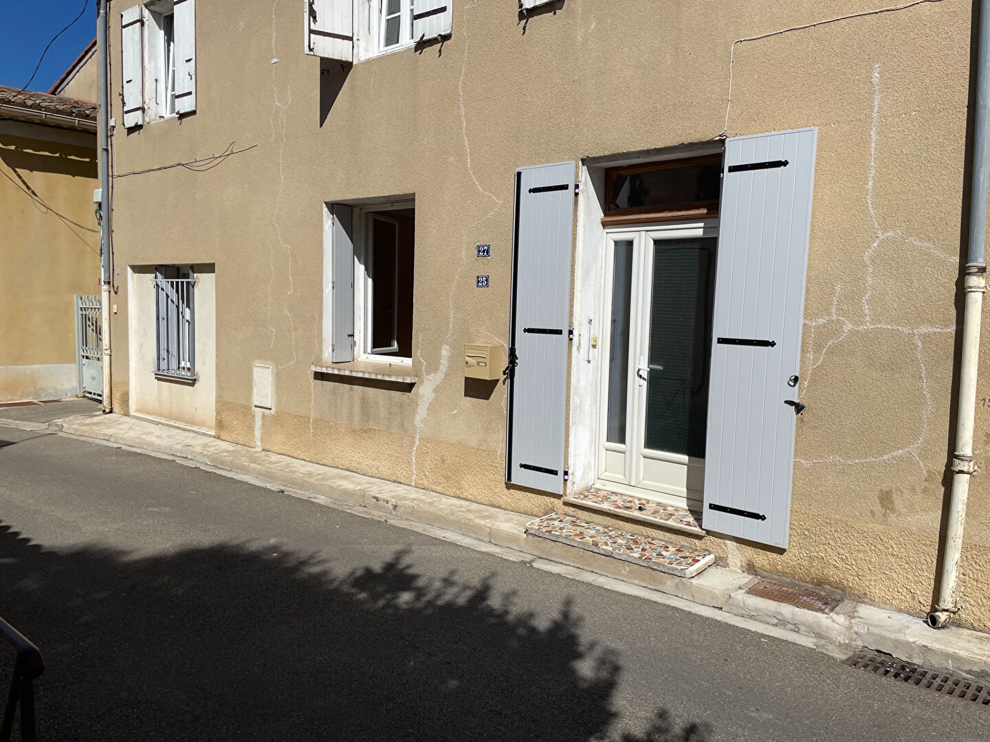 A VENDRE MONTEUX- APPARTEMENT TYPE3 AVEC COUR